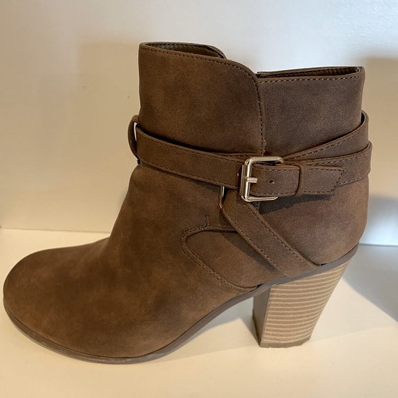 Women’s microsuede ankle boots, wrap-around buckle and strap detail. Women’s 8 - Picture 7 of 10